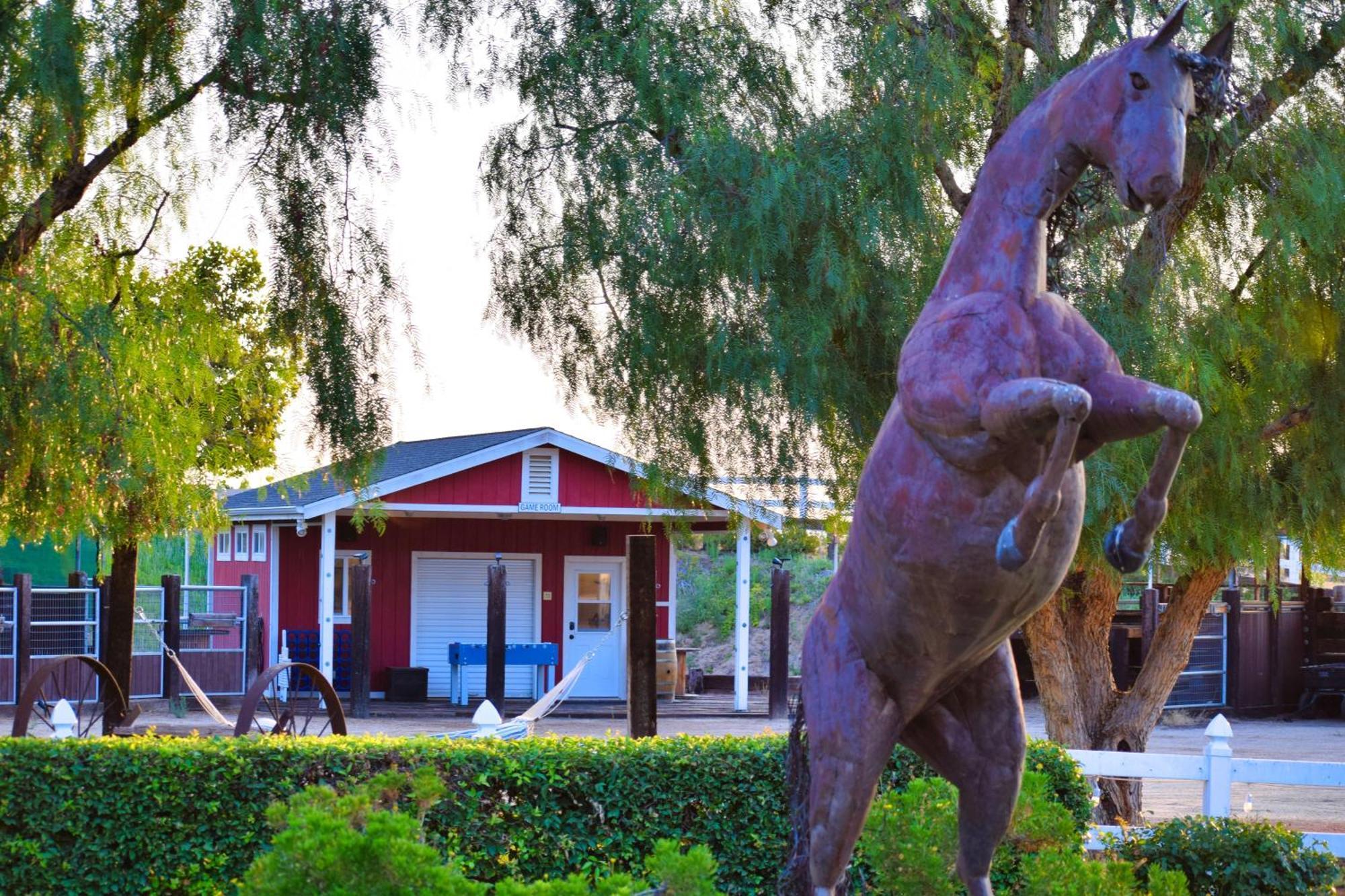 ホテル Peppertree Lane Ranch -- Seven-Acre Ranch In The Heart Of Wine Country テメキュラ エクステリア 写真