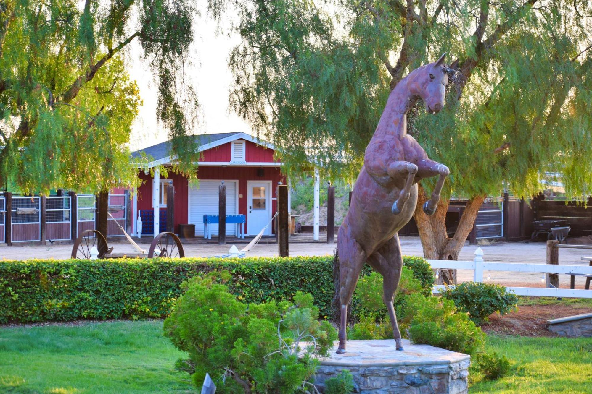 ホテル Peppertree Lane Ranch -- Seven-Acre Ranch In The Heart Of Wine Country テメキュラ エクステリア 写真